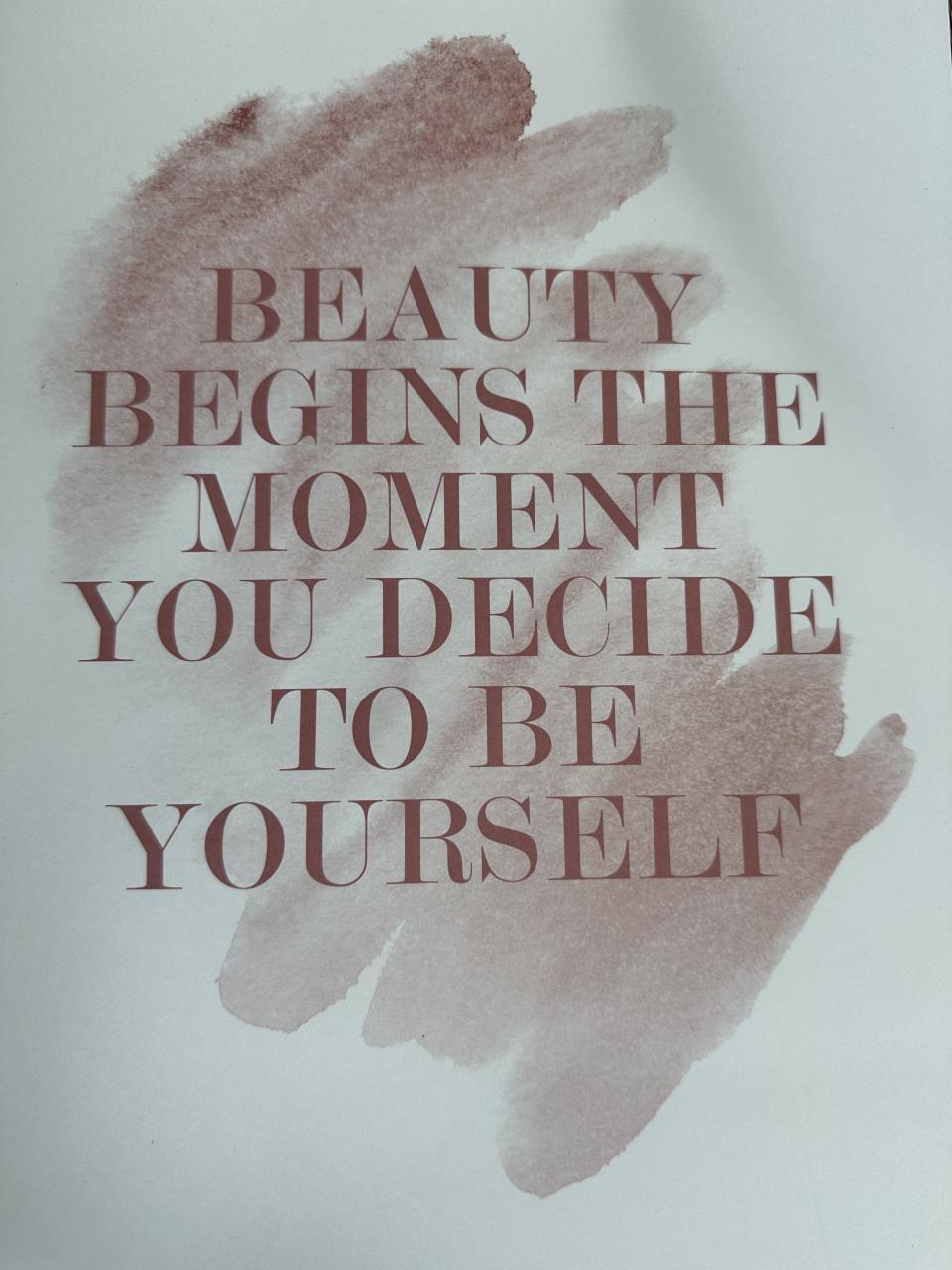 Vijf posters (wereldkaart, flamingo, bloem en quotes)