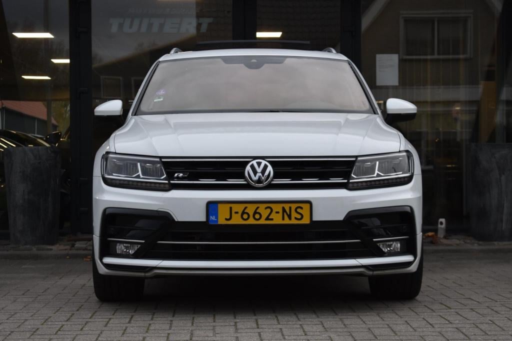 Volkswagen Tiguan 1.5 tsi act r-line | trekhaak | camera | dealer onderhoud