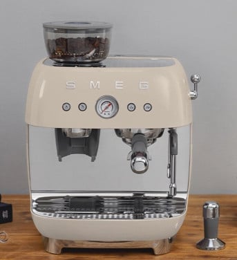 Te koop: Smeg expresso machine met bonenmaler