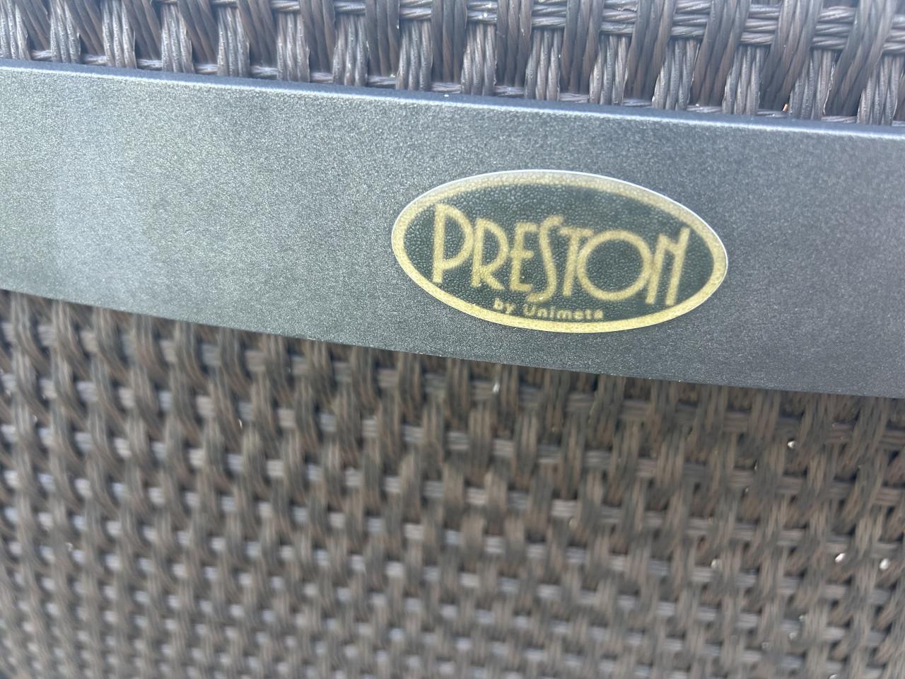 7 Delig tuinset met bijna nieuwe kussens