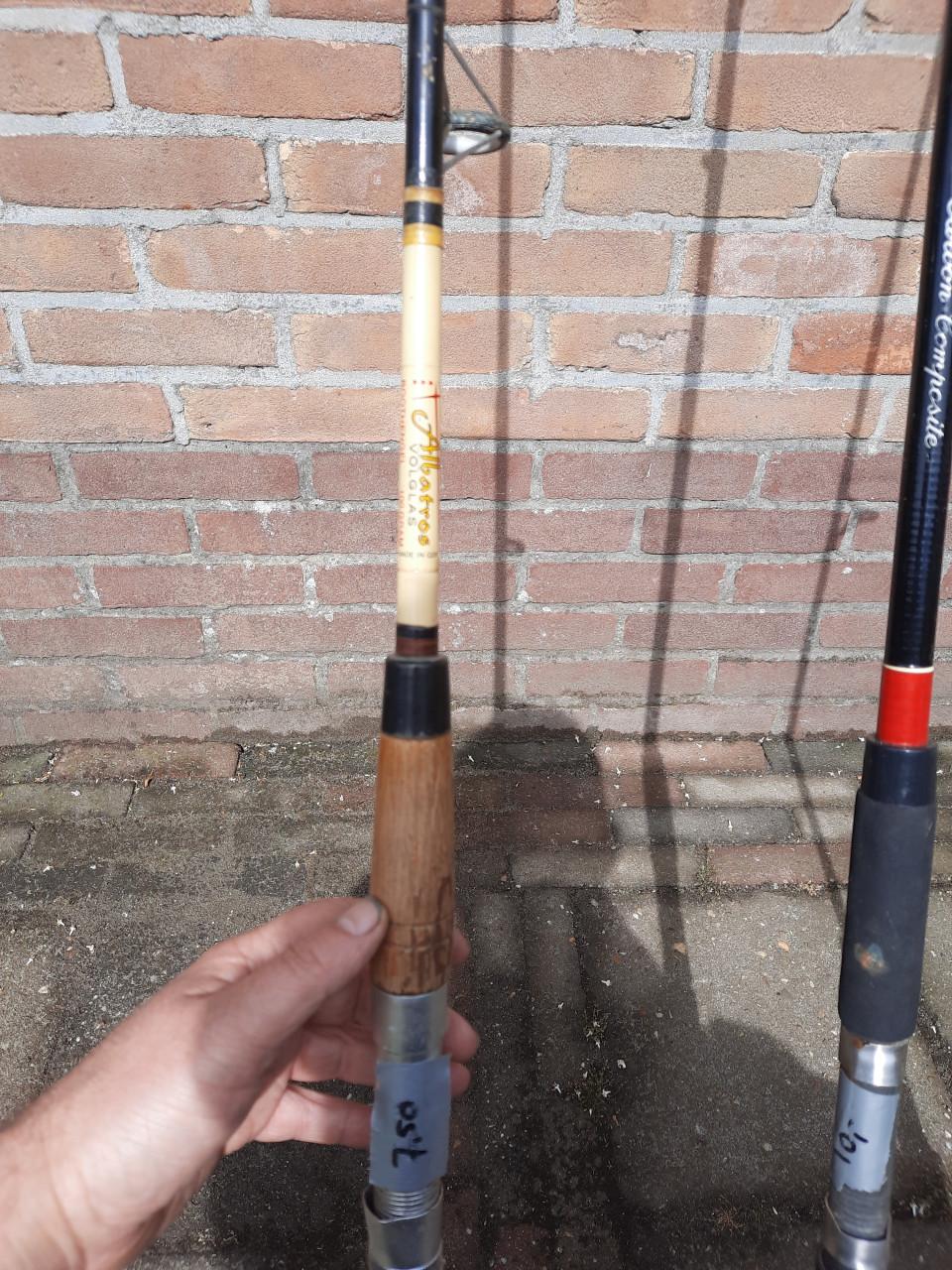 Partij hengels en molens strandhengel zeehengel boothengel karperhengel