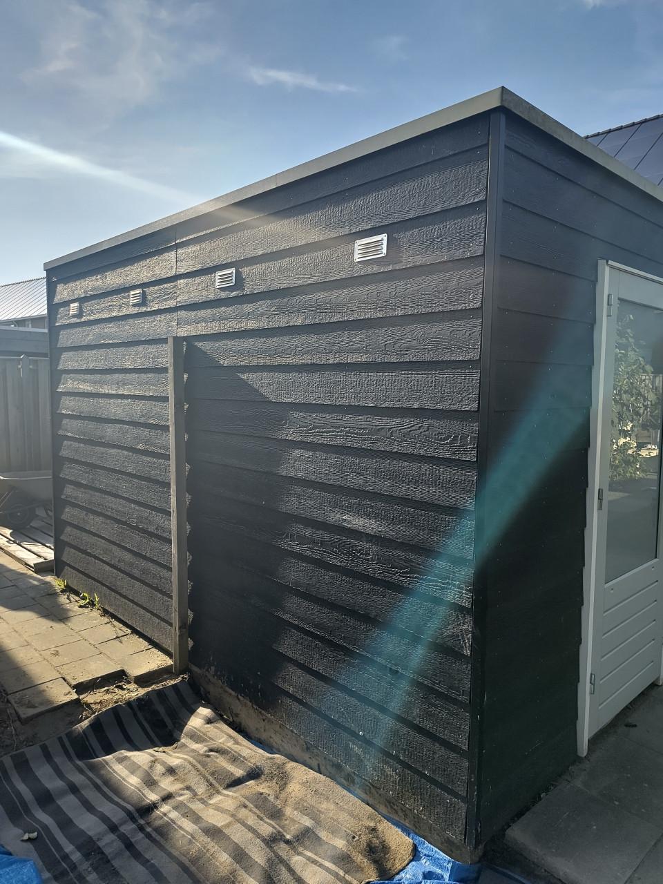Houten schuurpanelen met kunststof coating