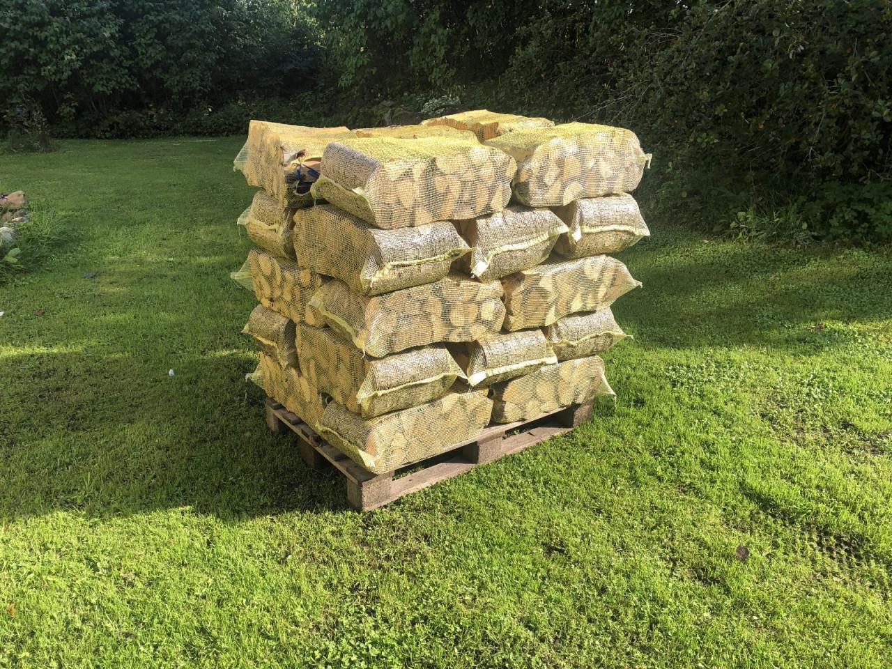 Op=op: Haardhout in 40 liter zakken; Droog en Stookklaar.