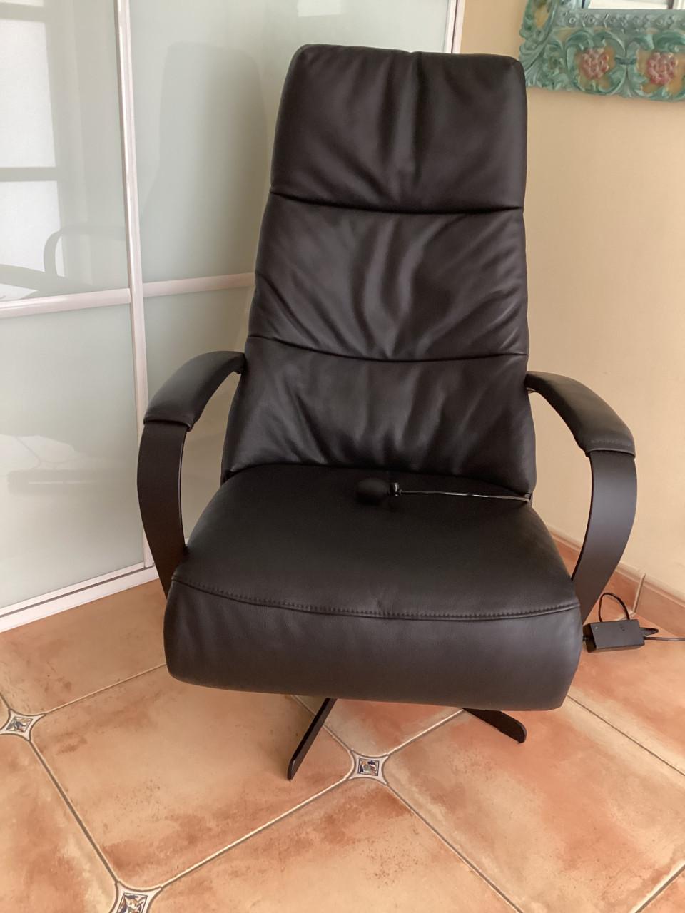 Prachtige sta-op stoel Prominent(modern design)als nieuw!