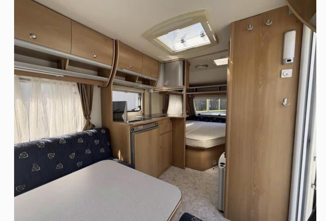 Kip caravan met mover en vloerverwarming