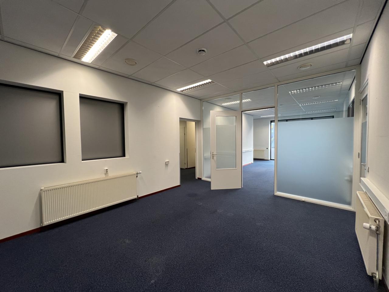 Te huur 2 geschakelde kantoorruimtes op zichtlocatie in Goes