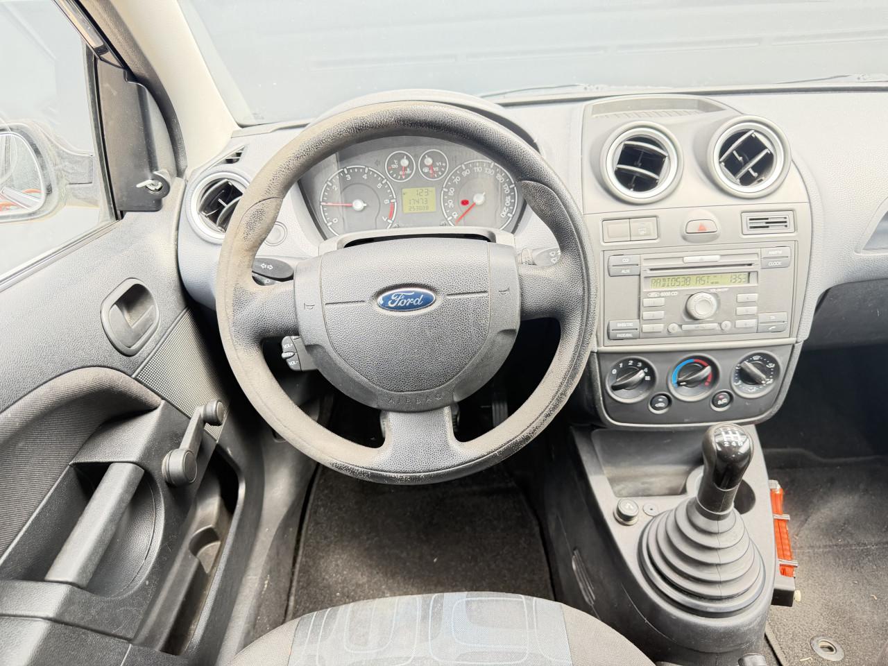 Ford Fiësta 1.3 Style 8V 3DR 2006 Zwart Airco Apk Nap