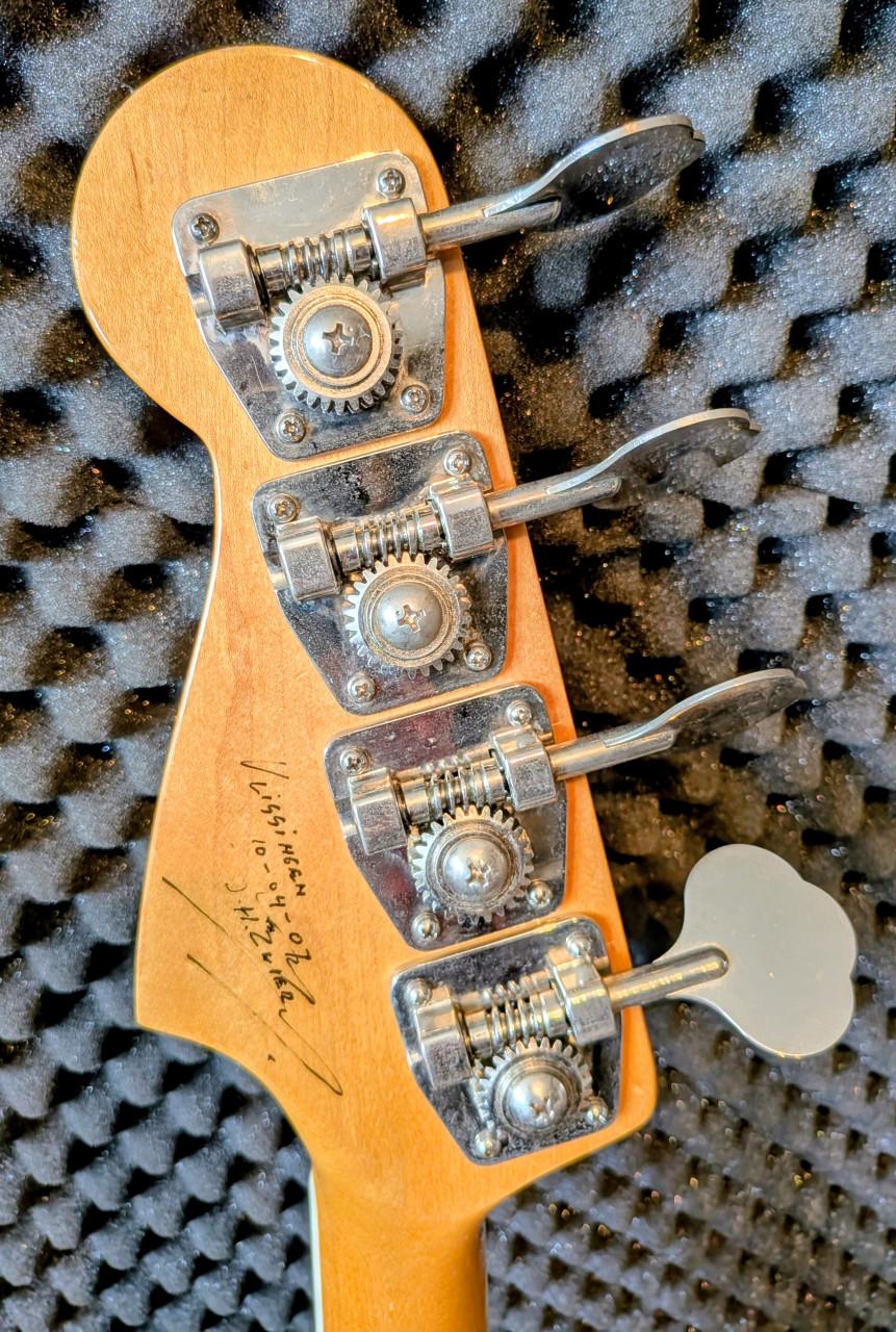 Professionele basgitaar, gebouwd door Zwier gitaarbouw