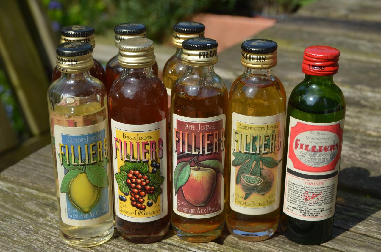 Diverse miniatuur flesjes meest Belgische jenever (1)