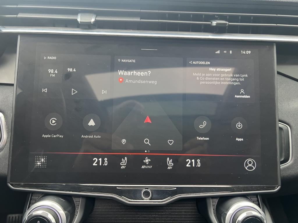 Lynk & Co 01 1.5 261pk phev plug inn hybrid ,black edition , pano dak,car p