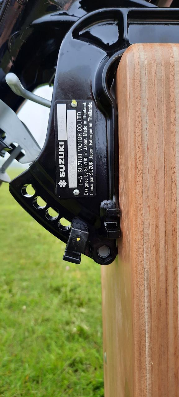 Buitenboordmotor 6 pk kortstaart,met gratis zeilboot op trailer.