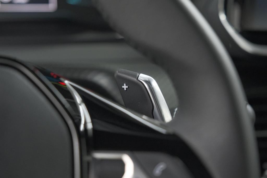 Peugeot 2008 1.2 hybrid 136 style | apple carplay | parkeersensoren | clima