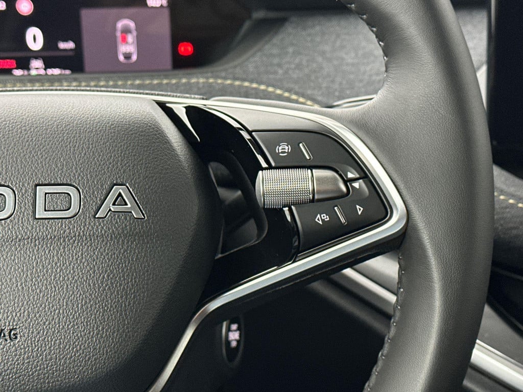 Skoda Elroq business edition tour elektromotor 210 kw / 286 pk