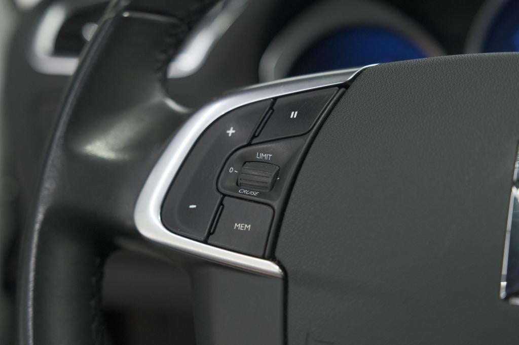 Ds Ds 4 puretech 130 performance line | camera | dodehoekdetectie | stoelma