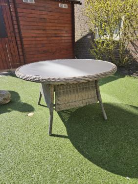 Ronde tuin tafel met een glasplaat