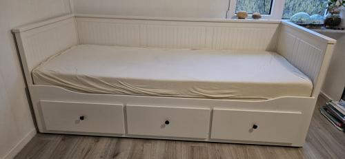 Hemnes (Ikea) bed(bank) wit met 3 lades