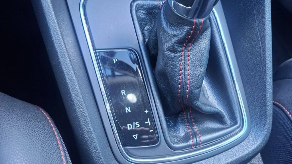 Seat Leon 1.8 TSI FR 180 pk 5deurs bj:2013 airco panodak lm-velgen i.z.g.st