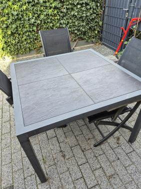 Tuintafel met 3 stoelen stenen blad