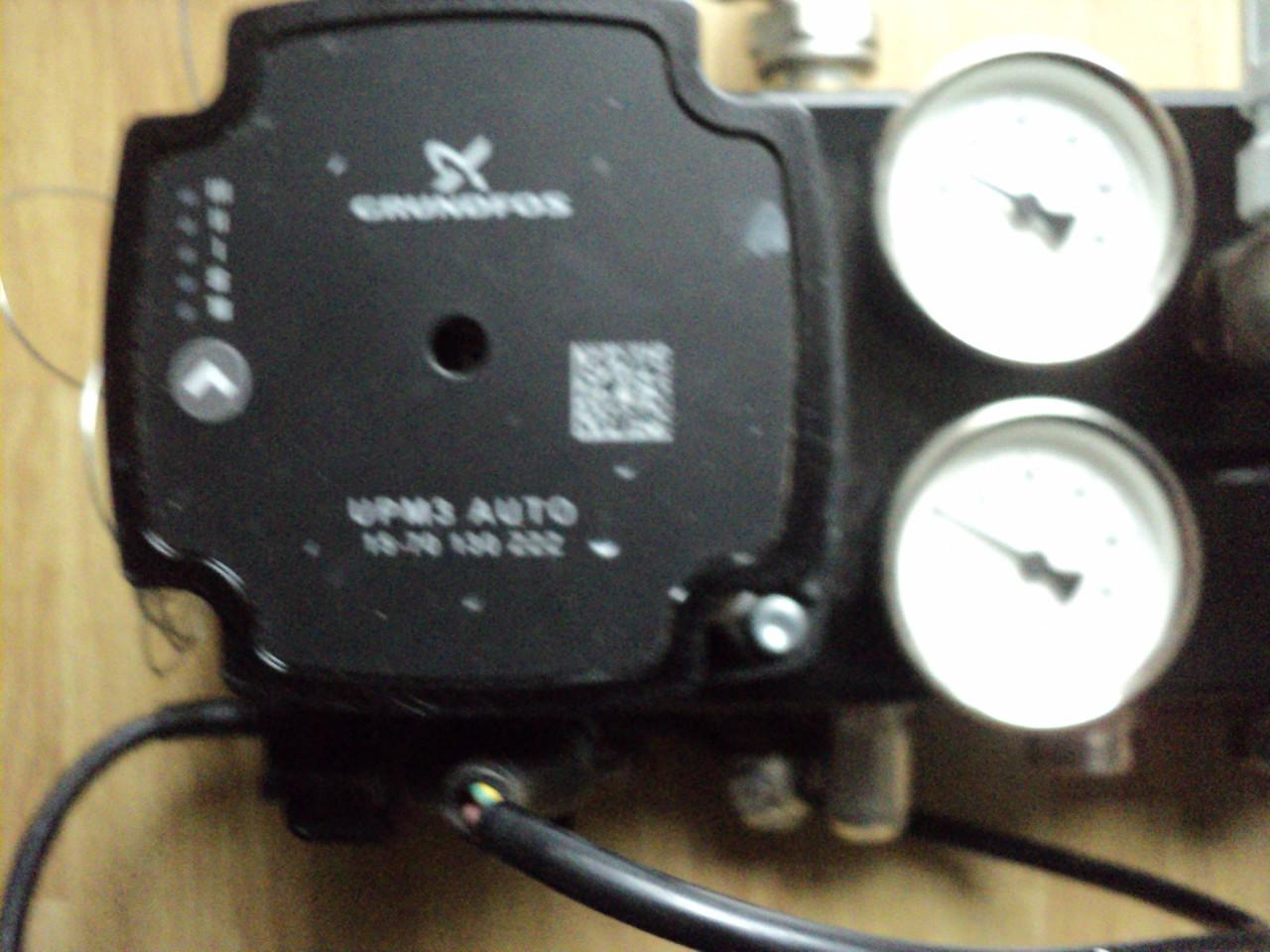 Vrijwel nieuwe 5 groep verdeler vloerverwarming ENERGI ZUINIGE pomp