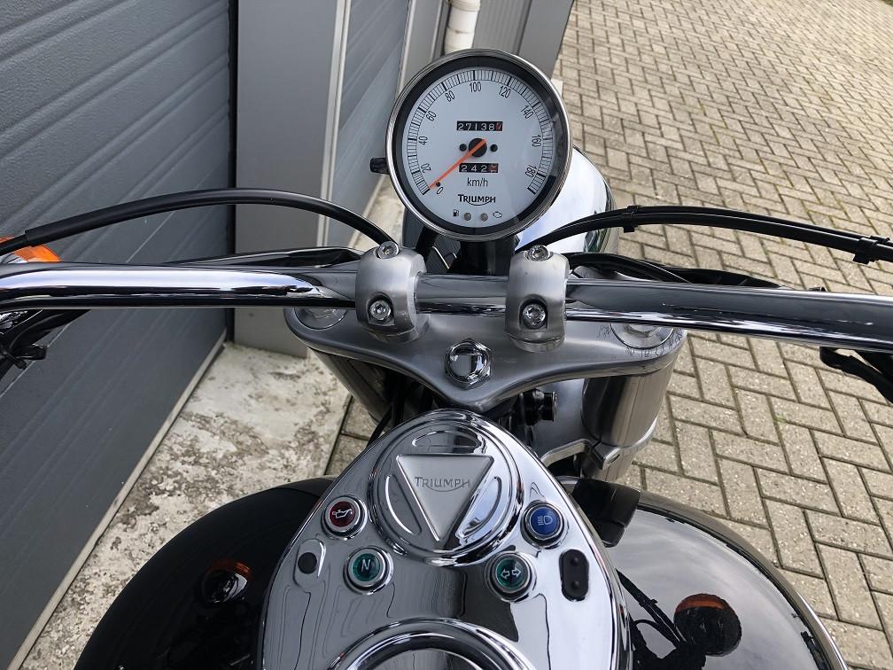 Triumph Bonnenville America uit 2008 met 27 dkm, lederen koffers etc €4250