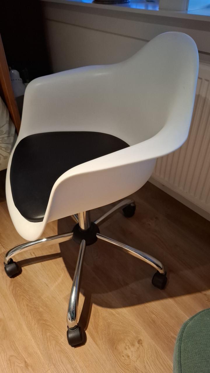 Bureaustoel in hoogte verstelbaar