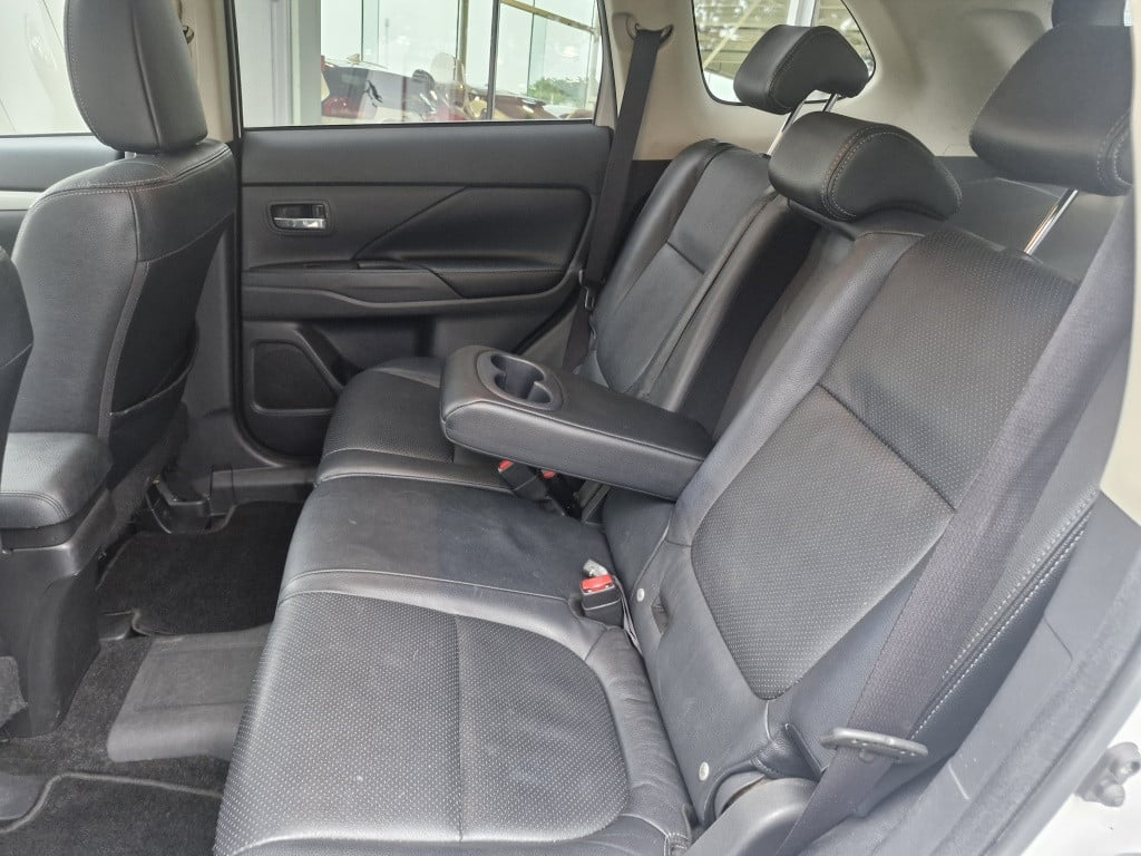 Mitsubishi Outlander 2.0 phev instyle+