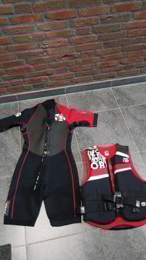 Te koop surfpak + zwemvest