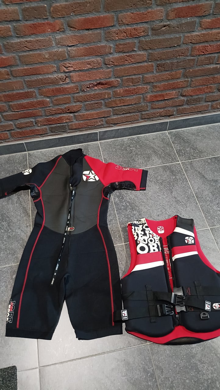 Te koop surfpak + zwemvest