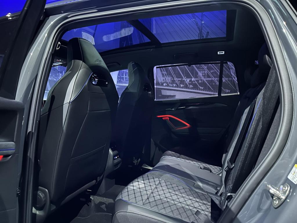 Volkswagen Tayron 1.5 ehybrid r-line edition *pano*keyless*blackstyle*