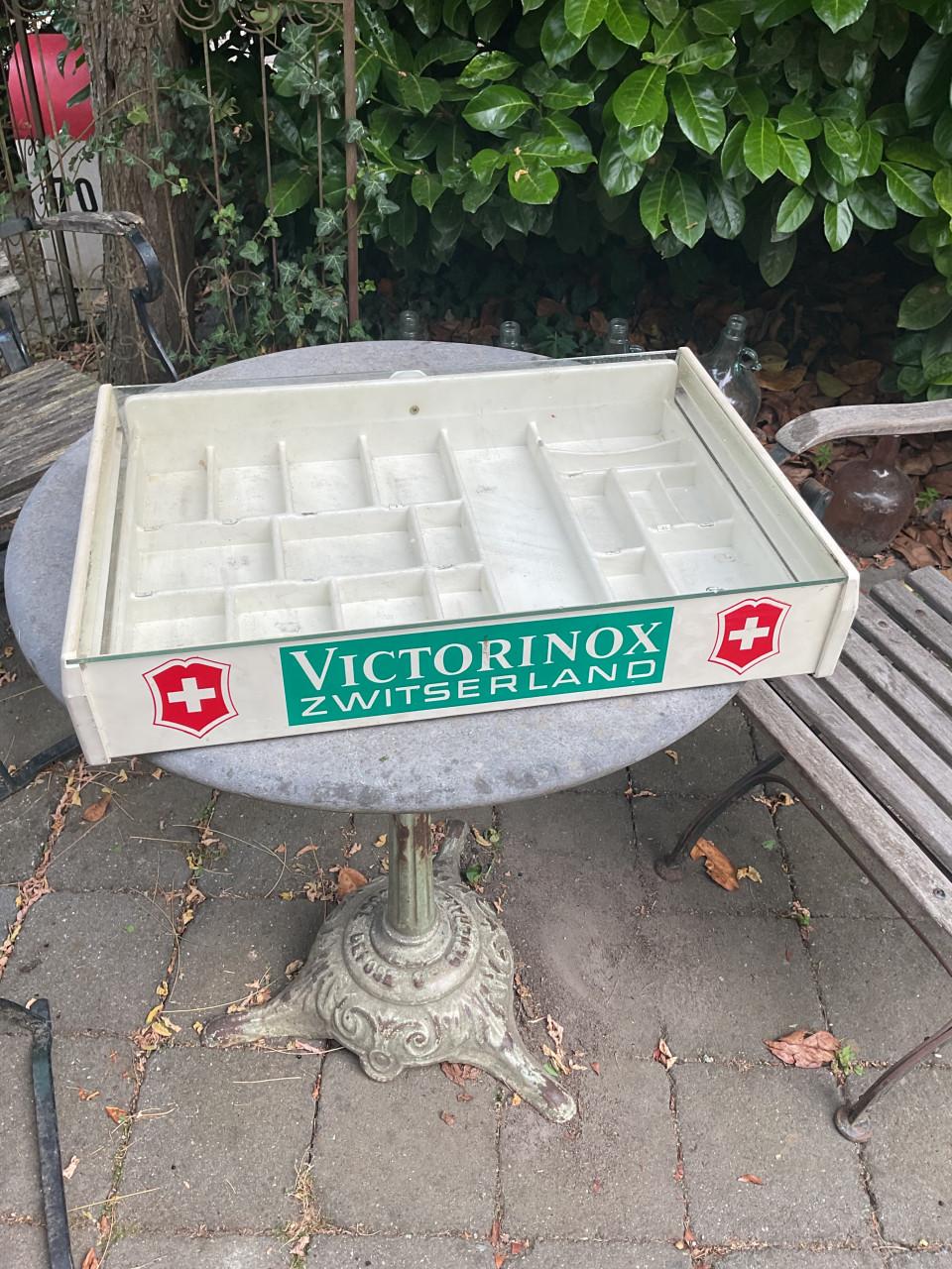 Vintage winkeldisplay Victorinox
