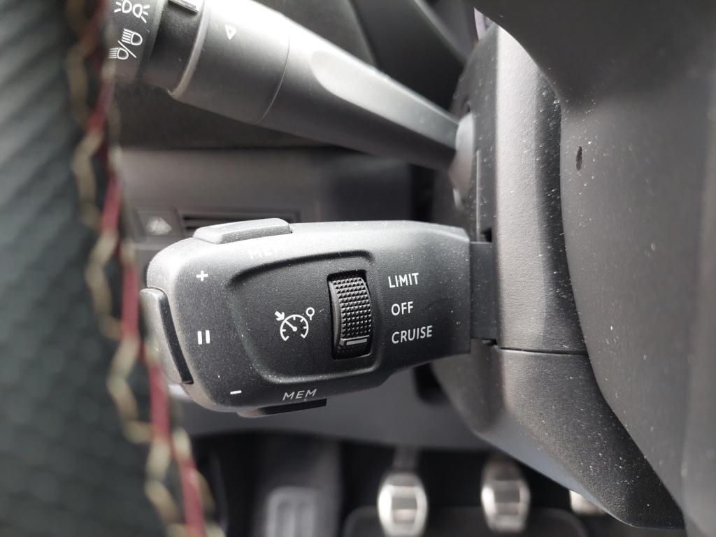 Ds Ds 3 crossback 100 performance line navi/cam/keyless