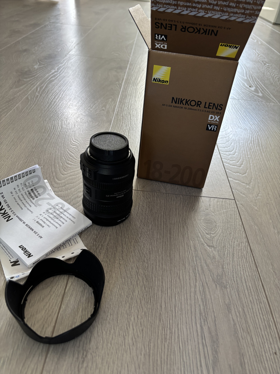 NIKON AF-S 18-200mm 1:3,5-5,6 Zoomlens