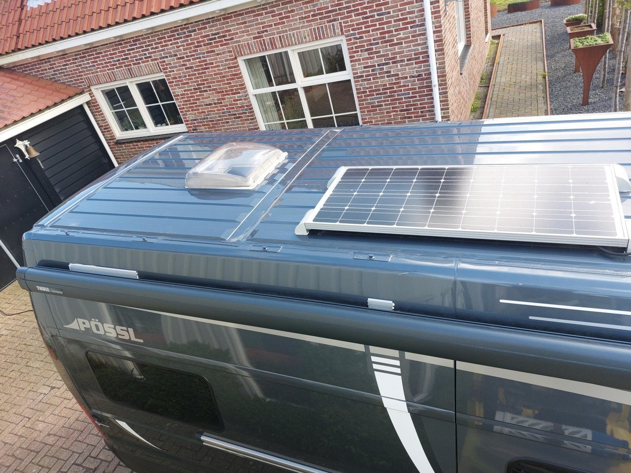 Boek nu onze Bus Camper : stahoogte 2,13 en lengtebedden 2,08 m !!