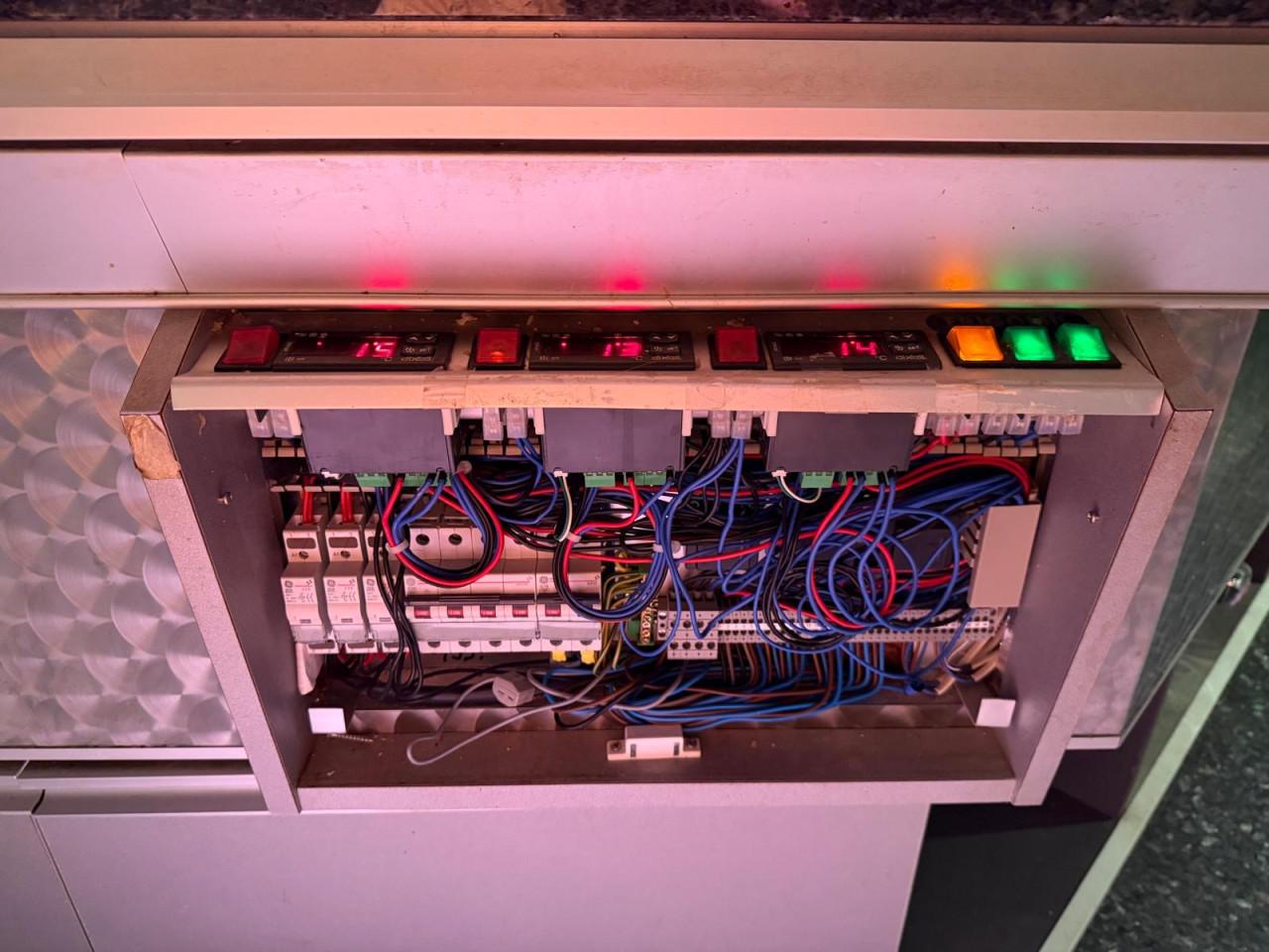 Keukenapparatuur - Complete koeltoog, frituur, afzuigkap en meer