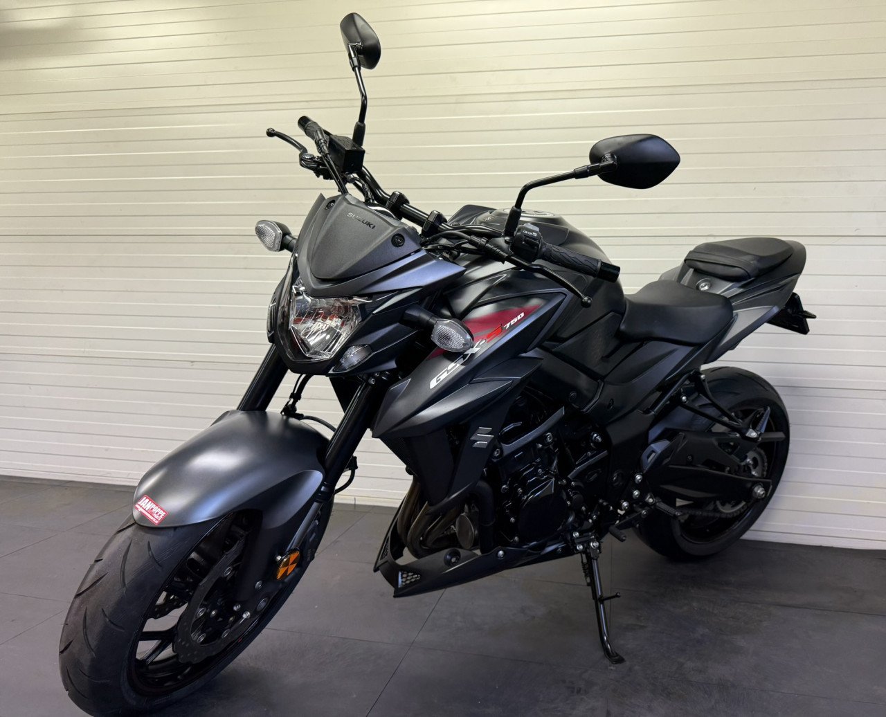 Jonge en gave Suzuki GSX-S 750 slechts 2700km!