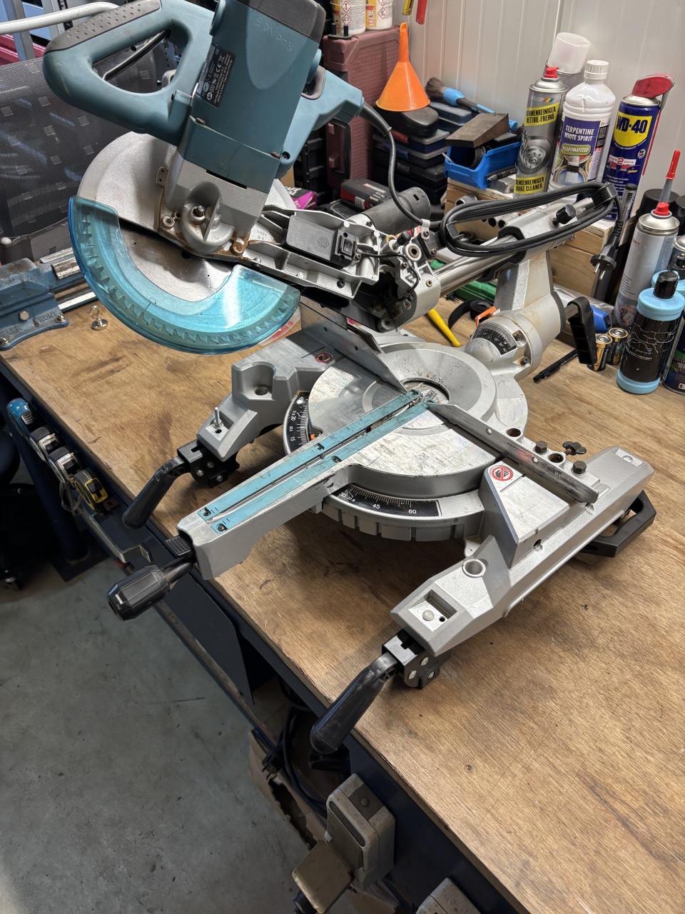 Makita afkortzaag ls1018