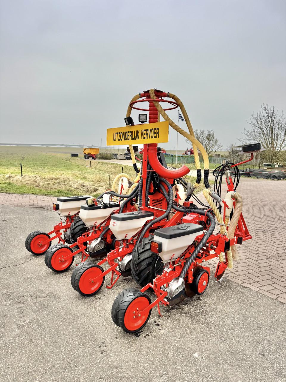 Maïsplanter Kuhn 4 rijen, zeer compleet!