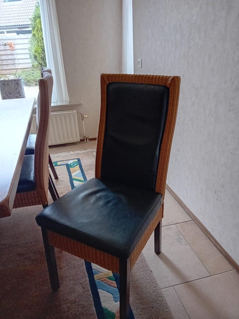 Eiken eettafel met 6 stoelen, MOET WEG!!