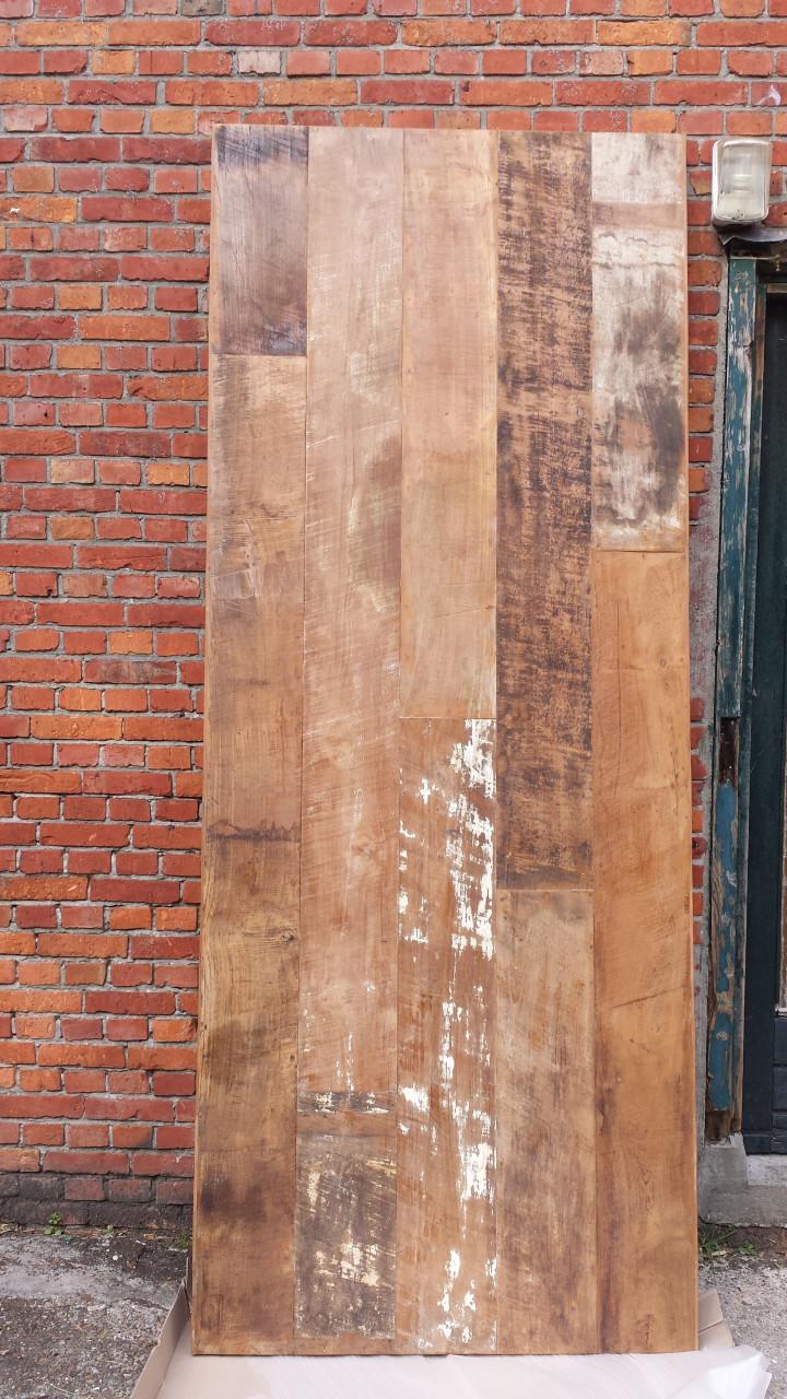 OP ZOEK NAAR EEN MOOIE EETKAMERTAFEL....