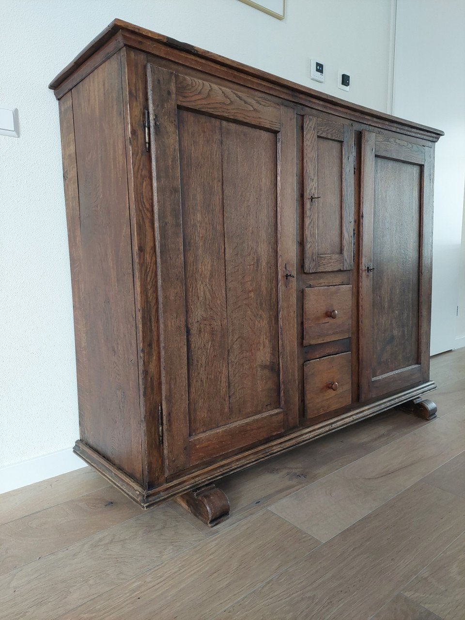 Antieke eikenhouten kast
