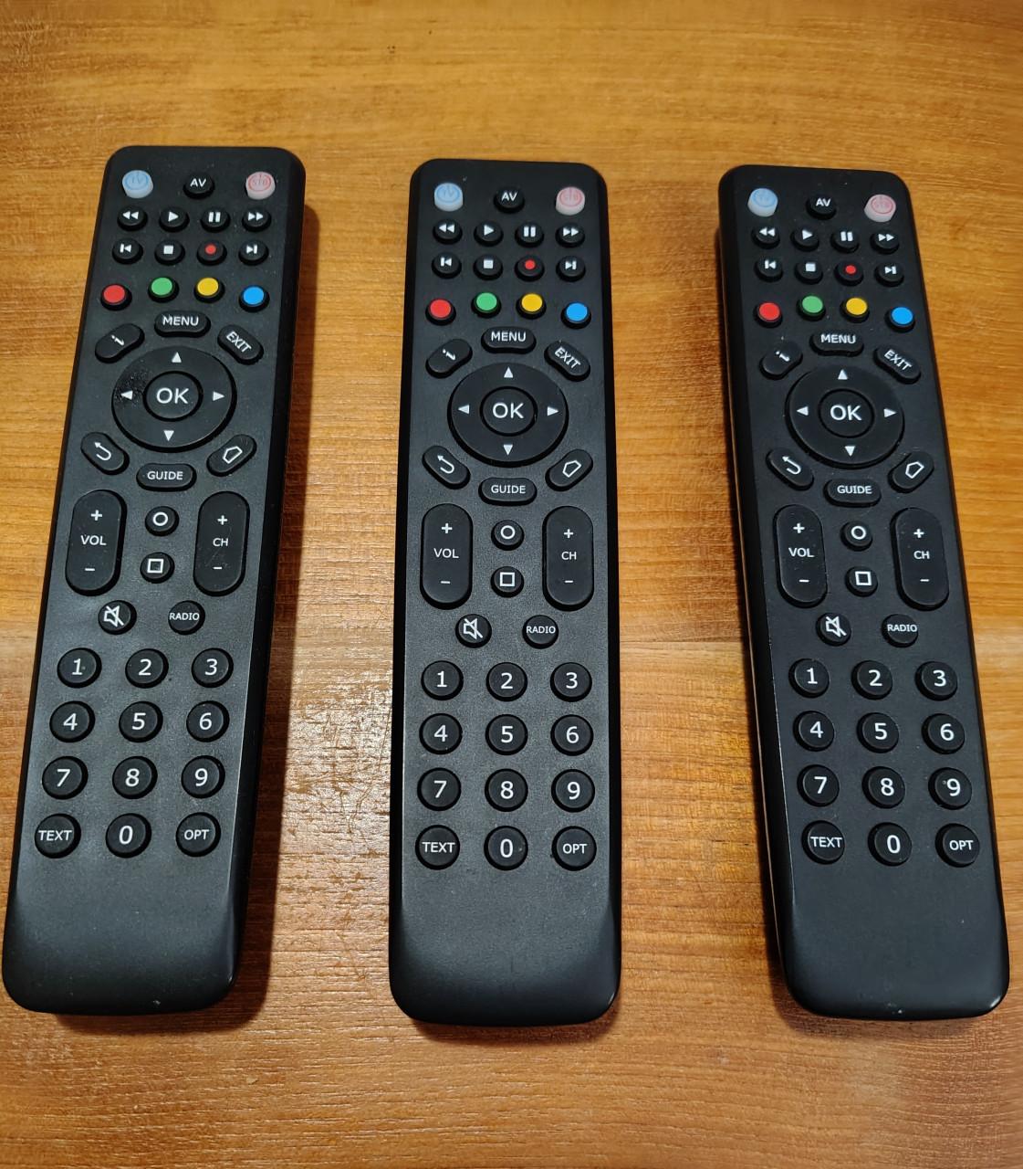 Drie universele afstandsbedieningen