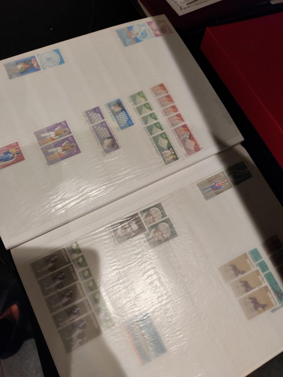 Dik album vol zegels Roemenië