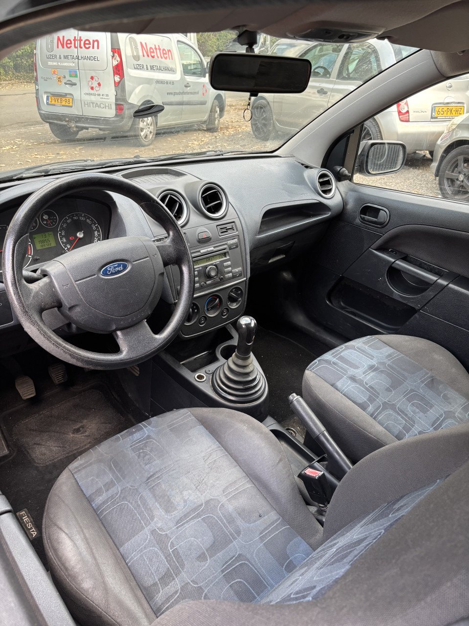 Ford fiesta met een voljaar apk!