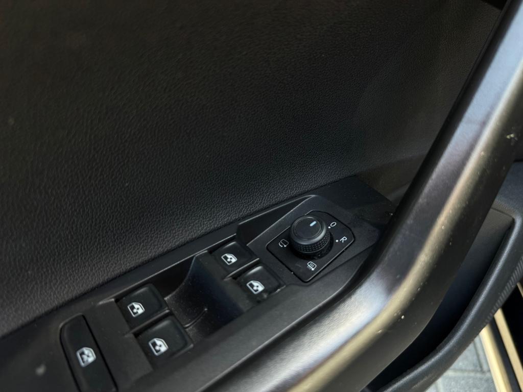 Volkswagen Taigo 1.0 tsi life * camera * stoelverwarming * virtual cockpit 