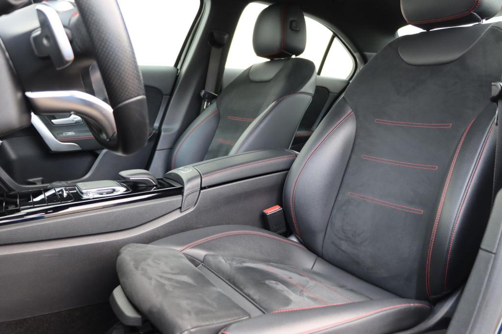 Mercedes-Benz A-Klasse 180 business solution amg 136pk automaat
