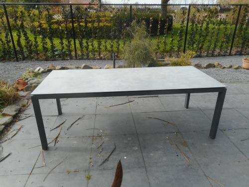 Grote tuintafel