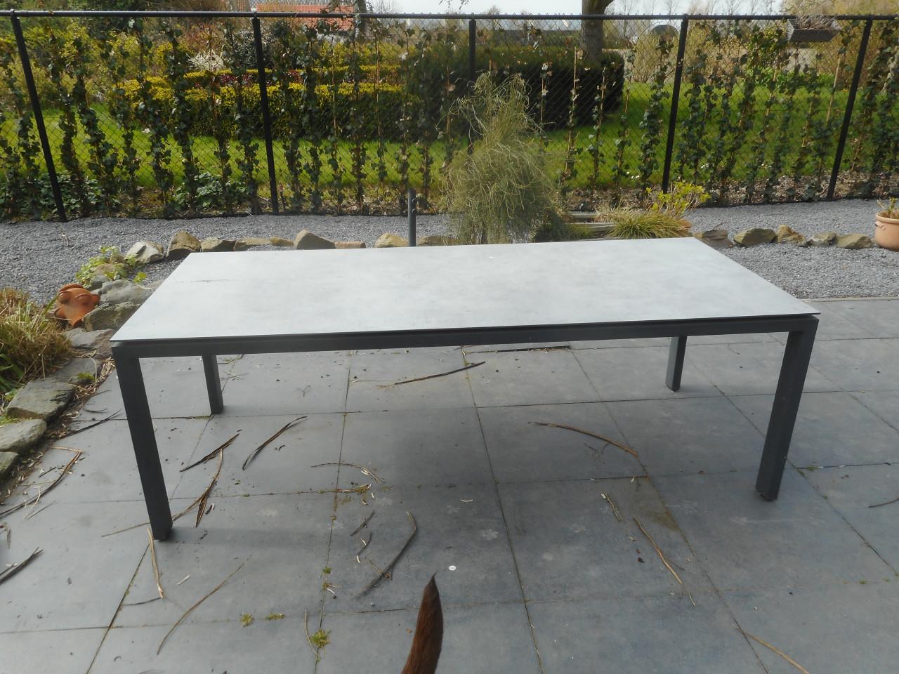 Grote tuintafel
