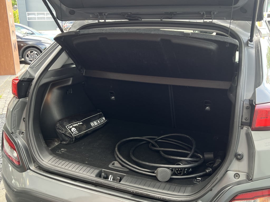 Hyundai Kona ev premium 64 kwh - 18 inch | head-up display | stoel- & stuur
