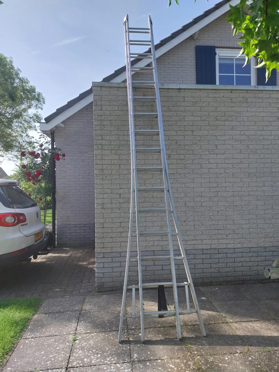 Uitschuifbare ladder