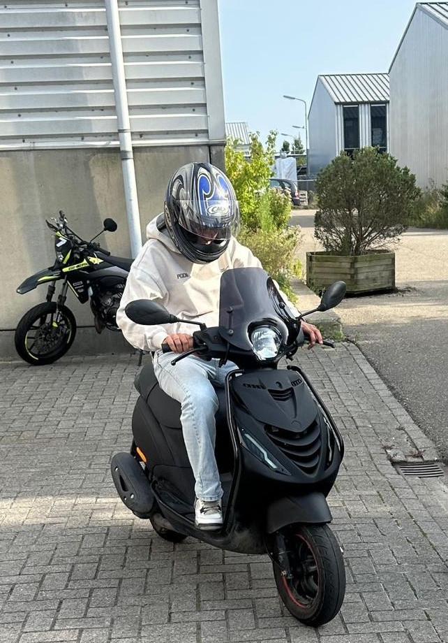 Piaggo Zip 2022